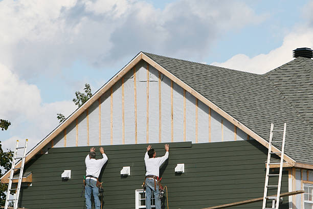 Professional Siding Repair technician working in Chesterfield, IN